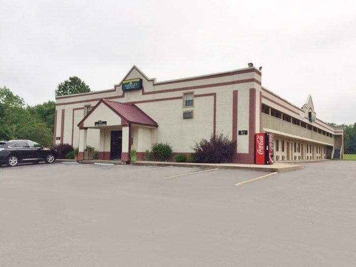 Red Roof Inn Скоттсбург Екстер'єр фото
